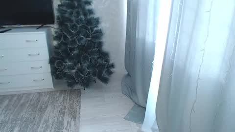 Melissa  Ray online show from 27, 1, 2025