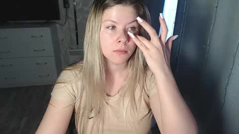 Melissa  Ray online show from 5, 2, 2025