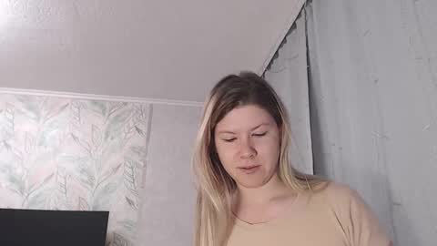 Melissa  Ray online show from 6, 2, 2025