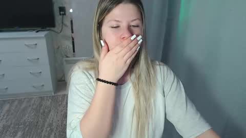 Melissa  Ray online show from 10, 2, 2025