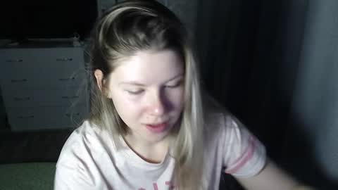 Melissa  Ray online show from 21, 2, 2025