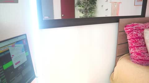 Snapshot of melissa_laurent_ chatting on 4, 11, 2025 Melissa online show from 4, 11, 2025