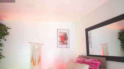 Snapshot of melissa_laurent_ chatting on 5, 11, 2025 Melissa online show from 5, 11, 2025