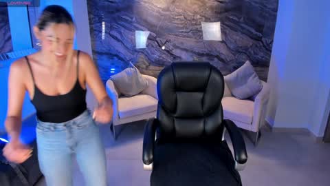 Snapshot of melissamoore_ chatting on 12, 1, 2025 Call me Meli online show from 12, 1, 2025