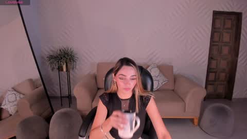 Snapshot of melissamoore_ chatting on 15, 1, 2025 Call me Meli online show from 15, 1, 2025