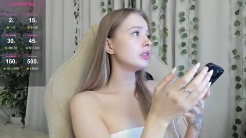 Snapshot of mell_milles chatting on 30, 10, 2025 mell milles online show from 30, 10, 2025