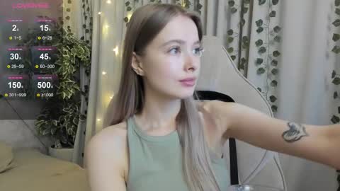 Snapshot of mell_milles chatting on 1, 12, 2025 mell milles online show from 1, 12, 2025