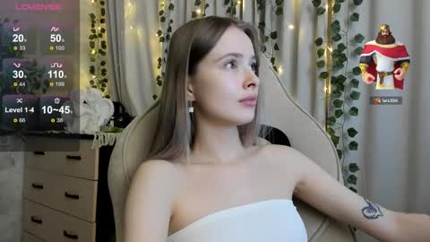 Snapshot of mell_milles chatting on 14, 12, 2025 mell milles online show from 14, 12, 2025