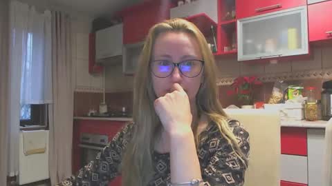 Snapshot of melly_rosey chatting on 3, 2, 2025 Melly online show from 3, 2, 2025