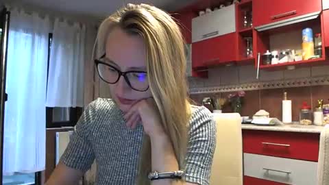 Snapshot of melly_rosey chatting on 17, 9, 2025 Melly online show from 17, 9, 2025