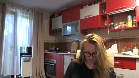 Snapshot of melly_rosey chatting on 18, 9, 2025 Melly online show from 18, 9, 2025