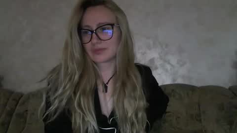 Snapshot of melly_rosey chatting on 10, 10, 2025 Melly online show from 10, 10, 2025