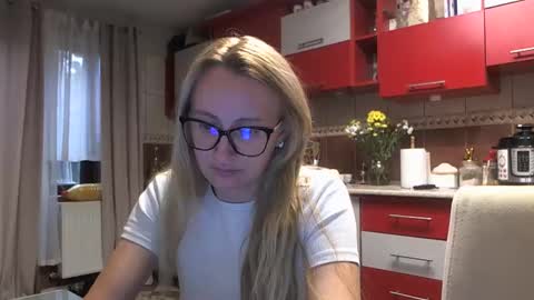 Snapshot of melly_rosey chatting on 13, 10, 2025 Melly online show from 13, 10, 2025
