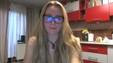 Snapshot of melly_rosey chatting on 15, 10, 2025 Melly online show from 15, 10, 2025