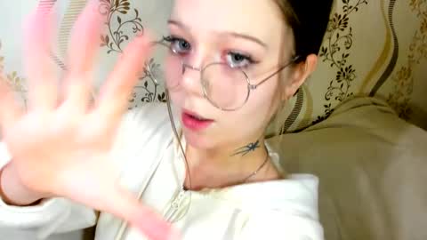 Snapshot of melmooon chatting on 5, 11, 2025 MelMooon online show from 5, 11, 2025