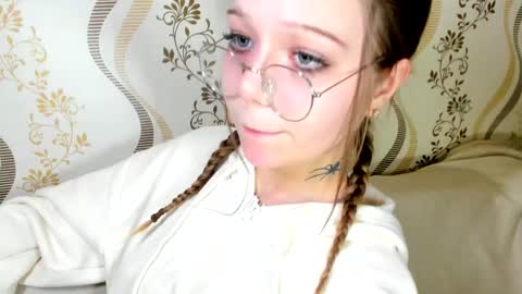 Snapshot of melmooon chatting on 11, 11, 2025 MelMooon online show from 11, 11, 2025