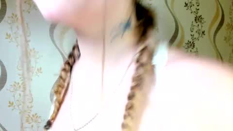 Snapshot of melmooon chatting on 20, 11, 2025 MelMooon online show from 20, 11, 2025