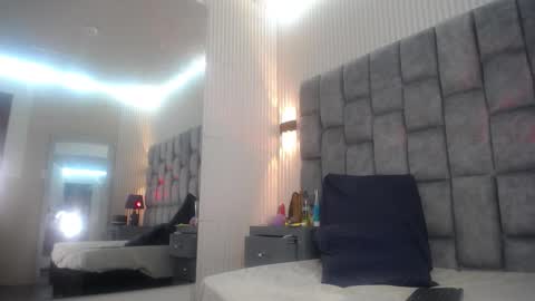 Snapshot of melo_deborah chatting on 2, 12, 2025 Debora online show from 2, 12, 2025