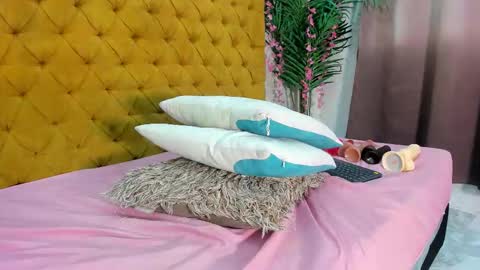 Snapshot of meloddy_megann chatting on 15, 11, 2025 Melody online show from 15, 11, 2025