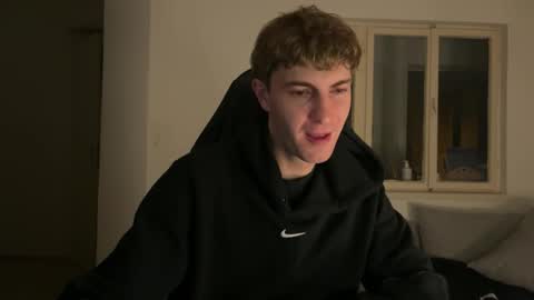 Snapshot of melodicass chatting on 28, 11, 2025 Melodicass online show from 28, 11, 2025