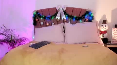 Snapshot of melody_bonnie22 chatting on 15, 12, 2025 Leslie online show from 15, 12, 2025