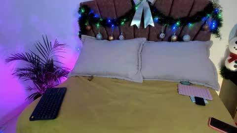  Leslie  online show from 19, 12, 2025