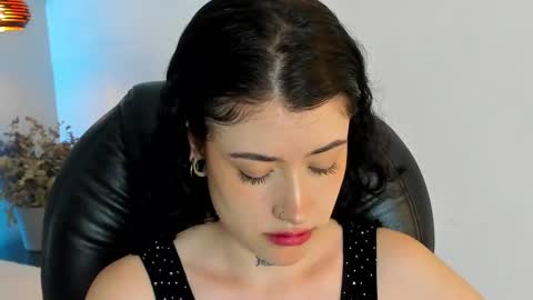 Snapshot of melody_suarez chatting on 21, 12, 2024 MELODY online show from 21, 12, 2024