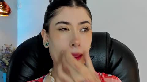 Snapshot of melody_suarez chatting on 28, 12, 2024 MELODY online show from 28, 12, 2024