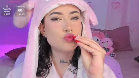 Snapshot of melody_suarez chatting on 15, 11, 2025 MELODY online show from 15, 11, 2025