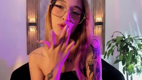 Snapshot of melodylanee chatting on 6, 6, 2026 melodylanee online show from 6, 6, 2026