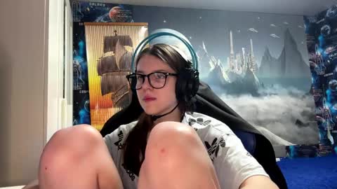 Hi Im Aria 18 years old online show from 19, 5, 2026
