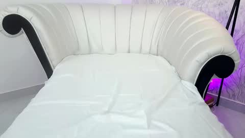 Snapshot of mely_vans chatting on 4, 10, 2025 Mely vans online show from 4, 10, 2025