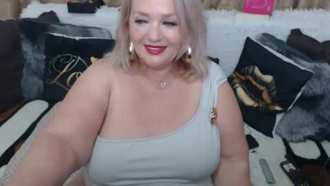 Snapshot of melyssamilfxxx chatting on 23, 5, 2026 melyssamilfxxx online show from 23, 5, 2026