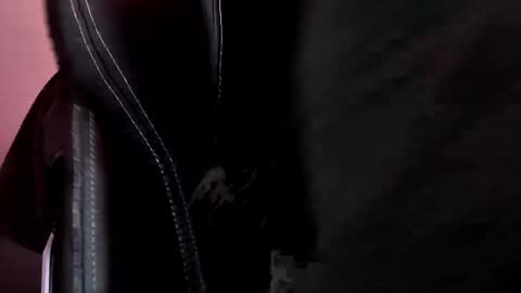 Snapshot of men10_12_1983 chatting on 3, 1, 2025 men10_12_1983 online show from 3, 1, 2025