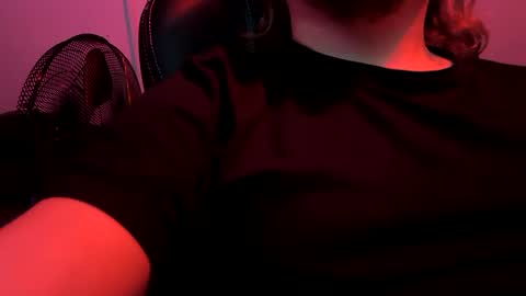 Snapshot of men10_12_1983 chatting on 6, 1, 2025 men10_12_1983 online show from 6, 1, 2025