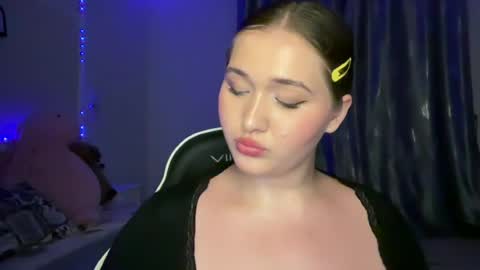 Snapshot of meow_claws chatting on 15, 7, 2026 Kitten online show from 15, 7, 2026