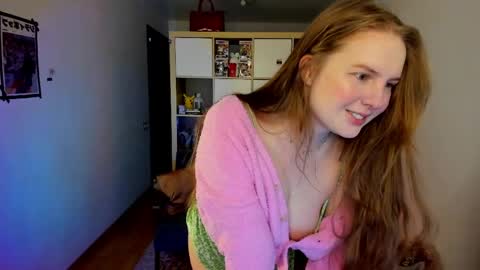 Snapshot of meow_k1tty chatting on 23, 4, 2026 Flora Next stream November 17th at 6 GMT online show from 23, 4, 2026