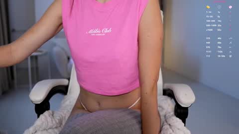 Snapshot of meowwmee chatting on 22, 9, 2025 meowwmee online show from 22, 9, 2025