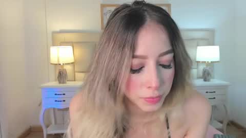 Snapshot of meredit_lane chatting on 9, 3, 2025 online show from 9, 3, 2025