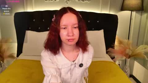 Snapshot of mi_mi_mia chatting on 7, 7, 2026 Mia online show from 7, 7, 2026