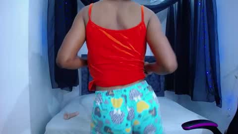 Snapshot of mia__thomson_ chatting on 22, 10, 2025 MIA online show from 22, 10, 2025