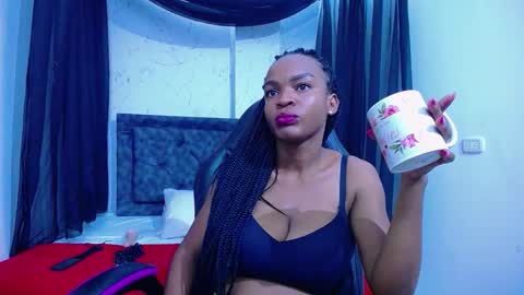 Snapshot of mia__thomson_ chatting on 28, 11, 2025 MIA online show from 28, 11, 2025