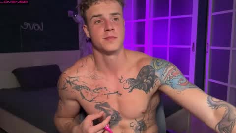 Snapshot of mia_andre chatting on 24, 9, 2025 Andre and Mia online show from 24, 9, 2025