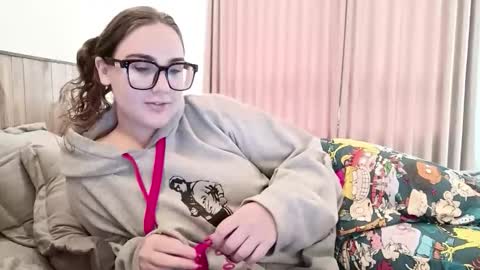 Snapshot of mia_boone chatting on 16, 12, 2025 mia_boone online show from 16, 12, 2025