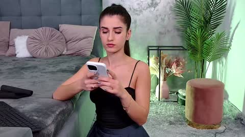 Freya Allen online show from 4, 12, 2024