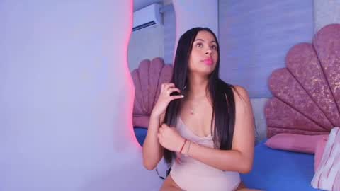 Mia  online show from 12, 5, 2026