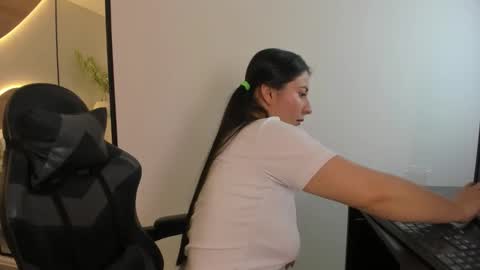 M I A  online show from 26, 10, 2025