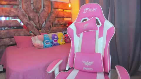 Mia online show from 5, 1, 2025