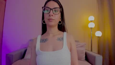 Sarah Luna online show from 8, 3, 2026
