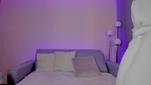 Sarah Luna online show from 17, 4, 2026